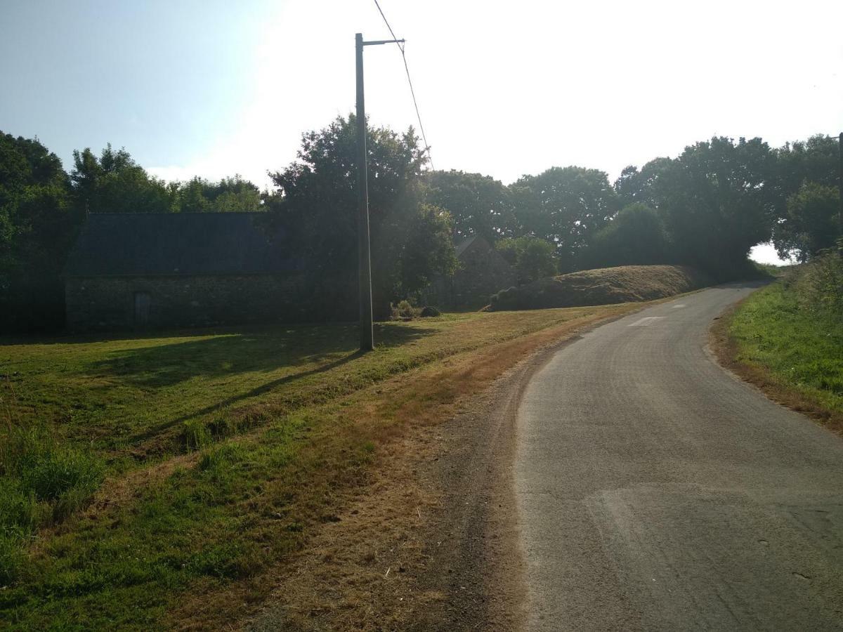 Le Botcol Villa Plouguernével Exteriör bild